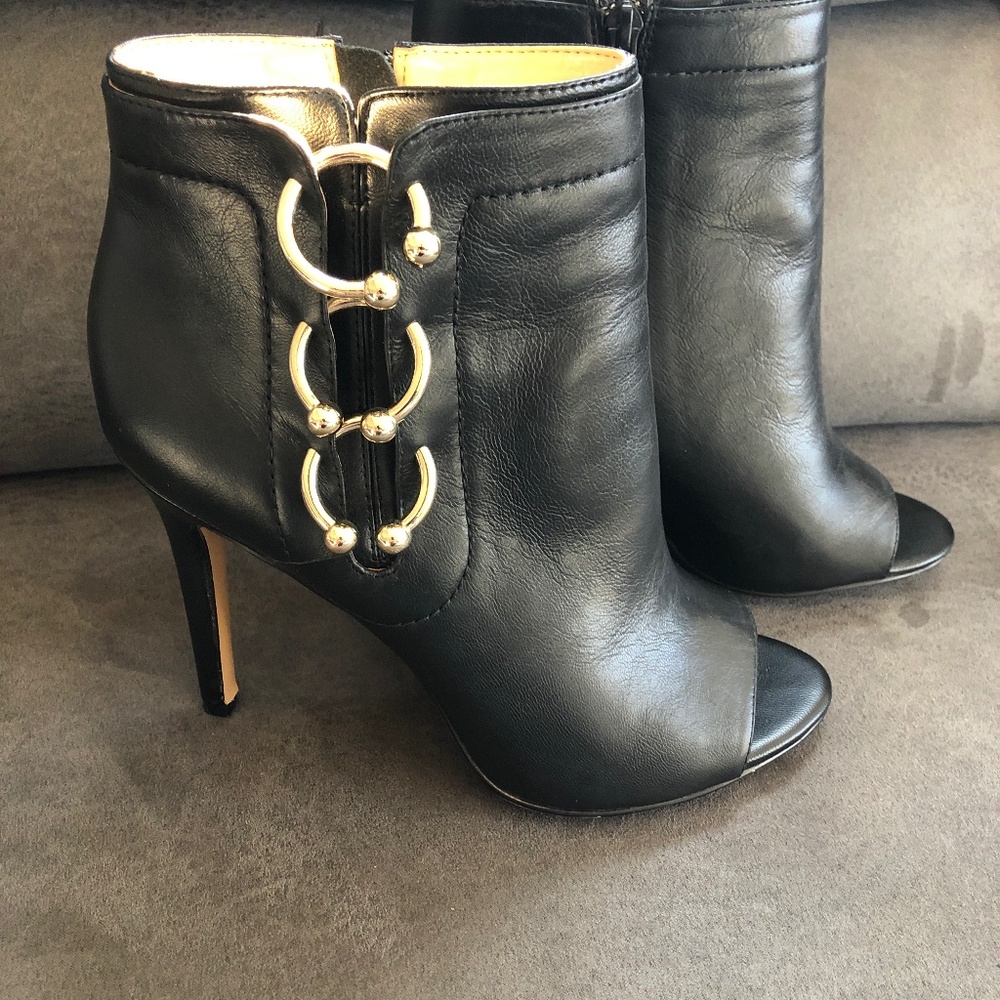 Katy Perry Black Bootie Size 10M (Used)